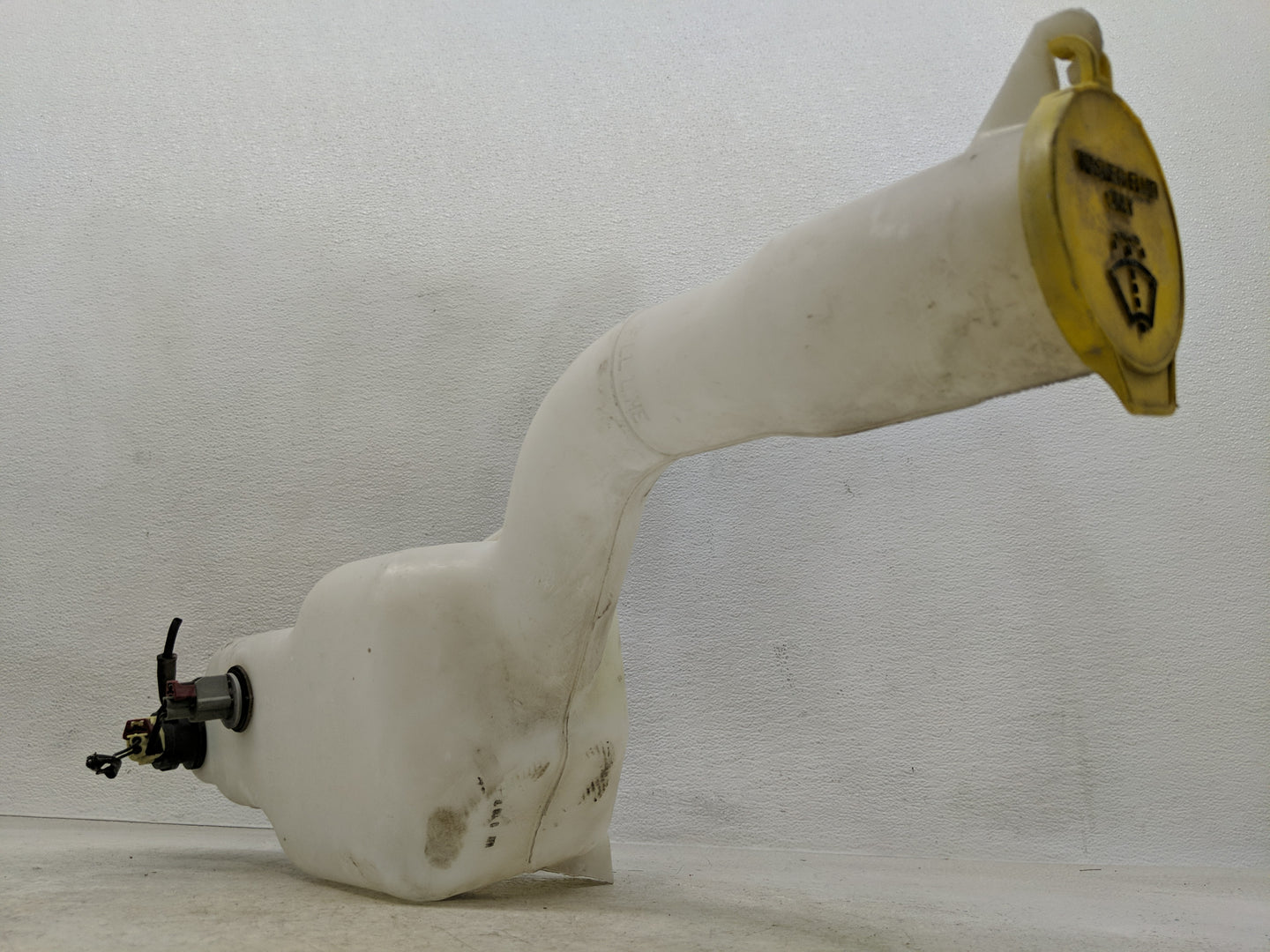 2006-2010 Chrysler 300 Windshield Washer Fluid Reservoir Bottle Oem - Oemusedautoparts1.com