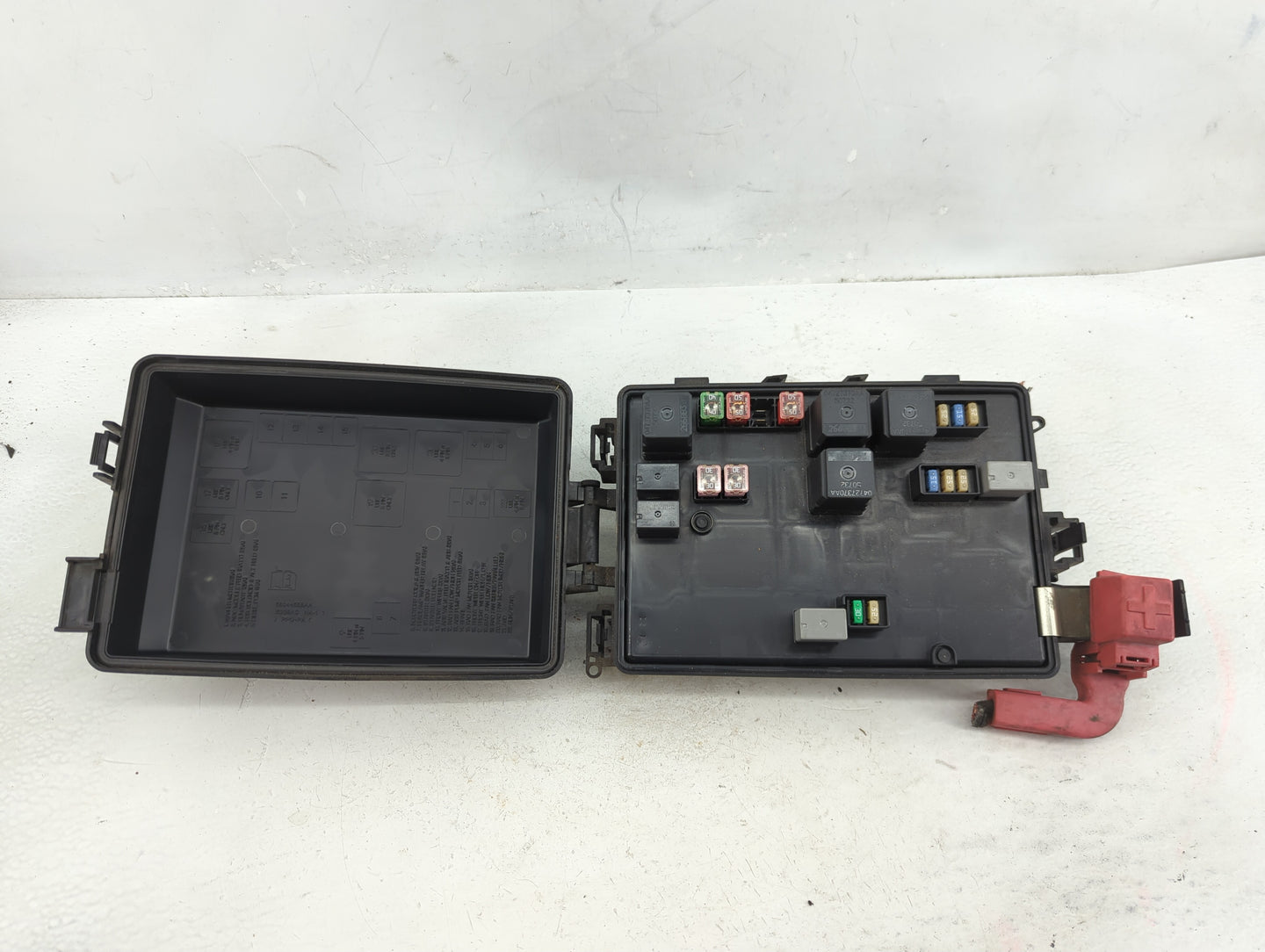2009-2010 Chrysler 300 Fusebox Fuse Box Panel Relay Module P/N:68044658AA Fits Fits 2009 2010 OEM Used Auto Parts - Oemuseda