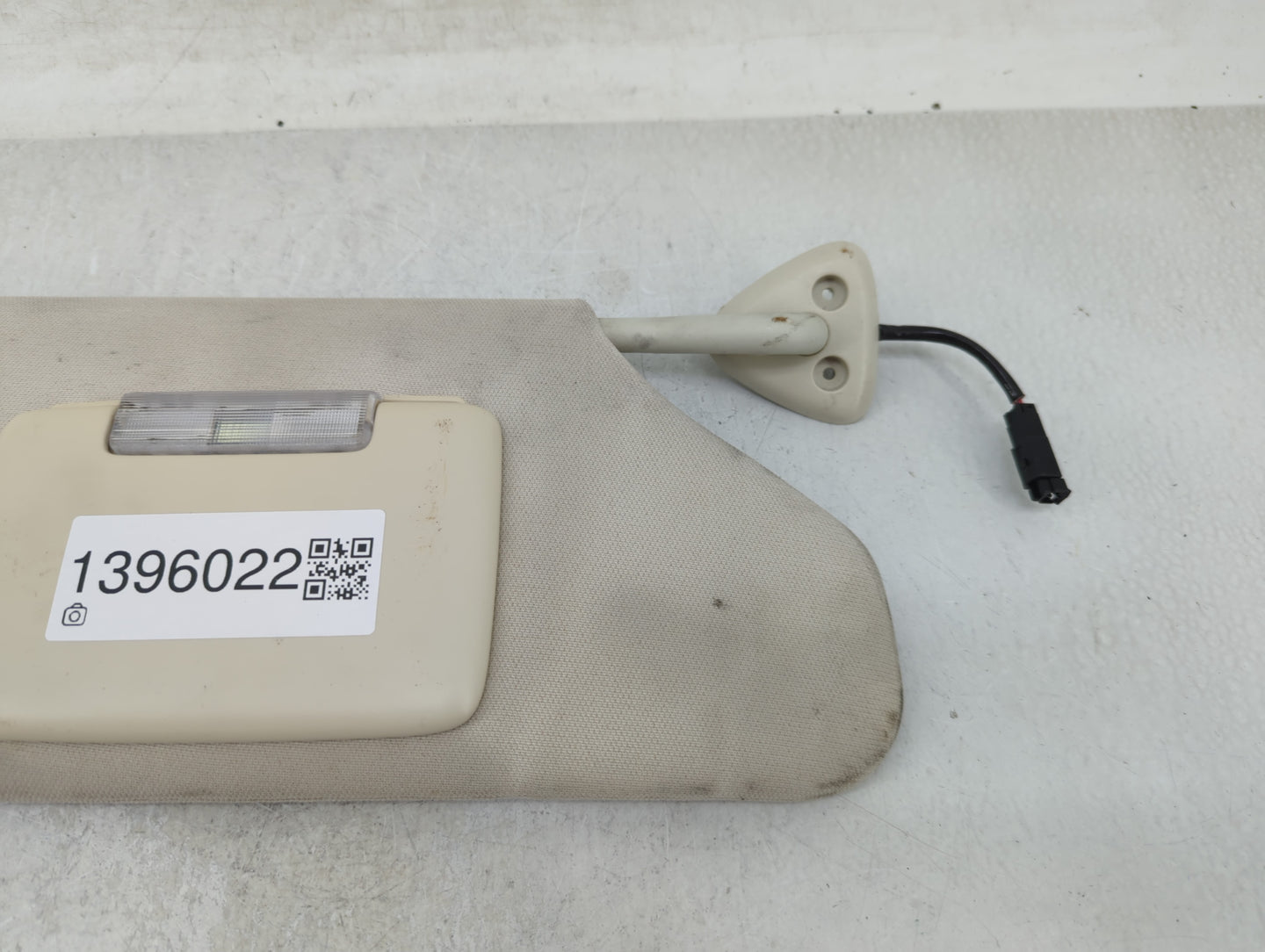 2008-2010 Chrysler 300 Sun Visor Shade Replacement Passenger Right Mirror Fits Fits 2008 2009 2010 OEM Used Auto Parts - Oem