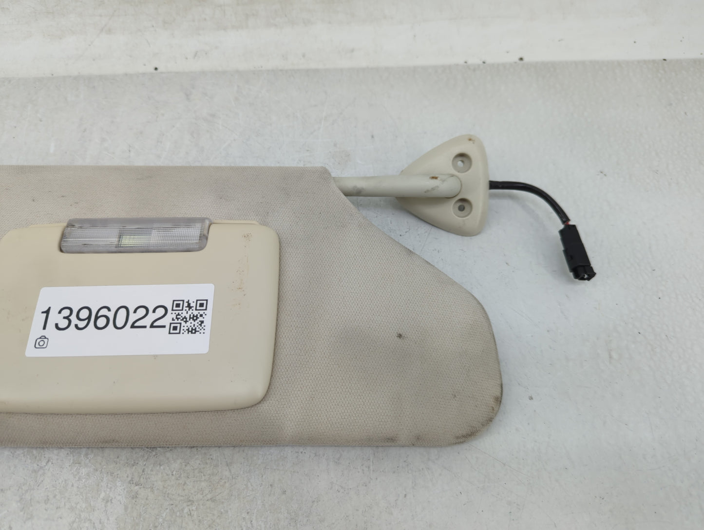 2008-2010 Chrysler 300 Sun Visor Shade Replacement Passenger Right Mirror Fits Fits 2008 2009 2010 OEM Used Auto Parts - Oem