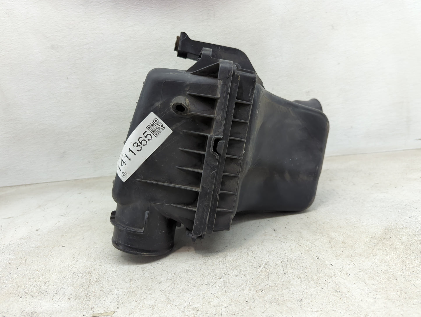 2005-2010 Chrysler 300 Air Cleaner Intake-duct Hose Tube 1411365 - Oemusedautoparts1.com