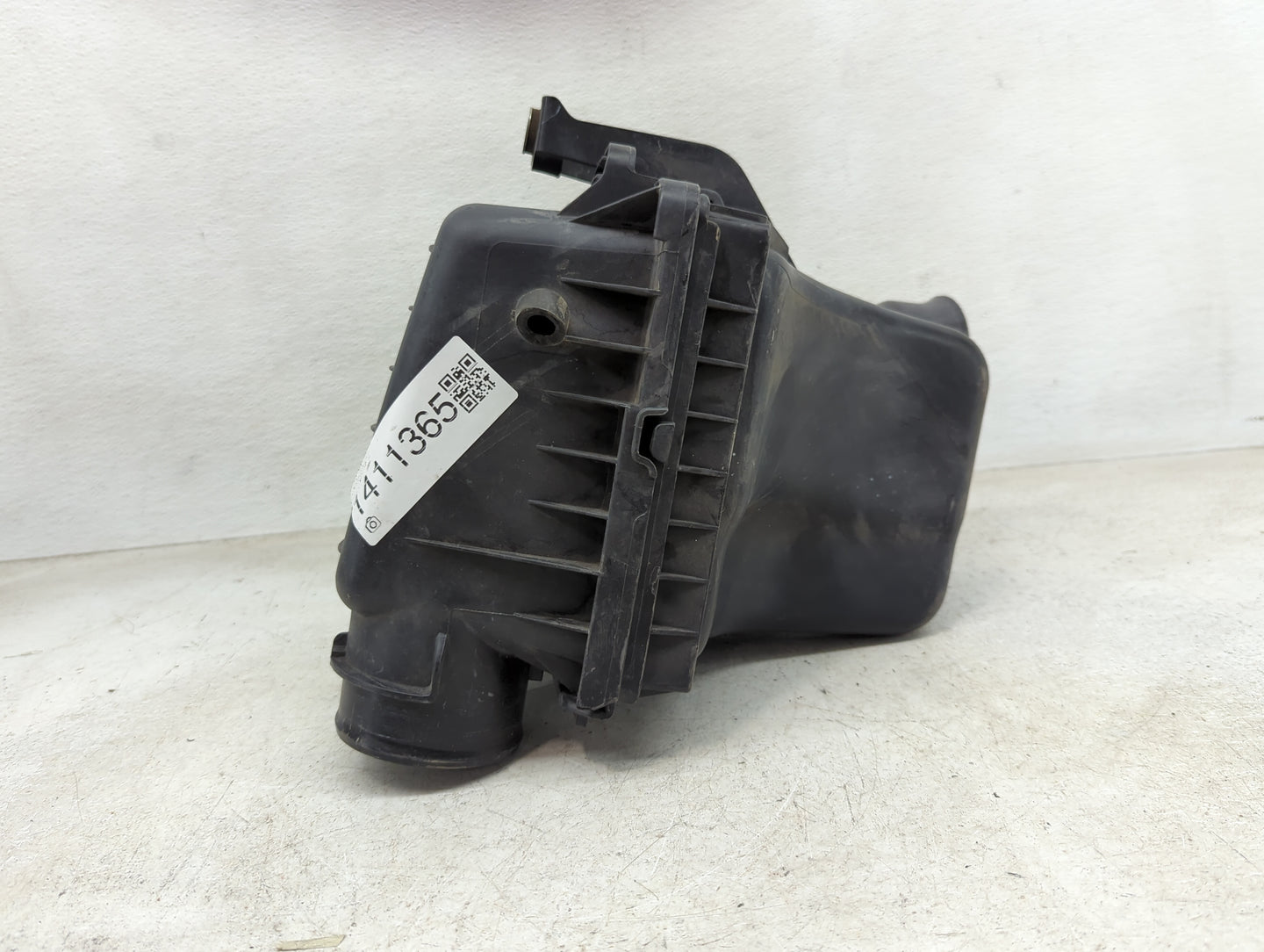 2005-2010 Chrysler 300 Air Cleaner Intake-duct Hose Tube - Oemusedautoparts1.com