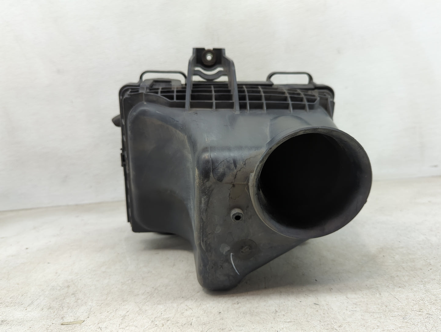2005-2010 Chrysler 300 Air Cleaner Intake-duct Hose Tube 1411365 - Oemusedautoparts1.com