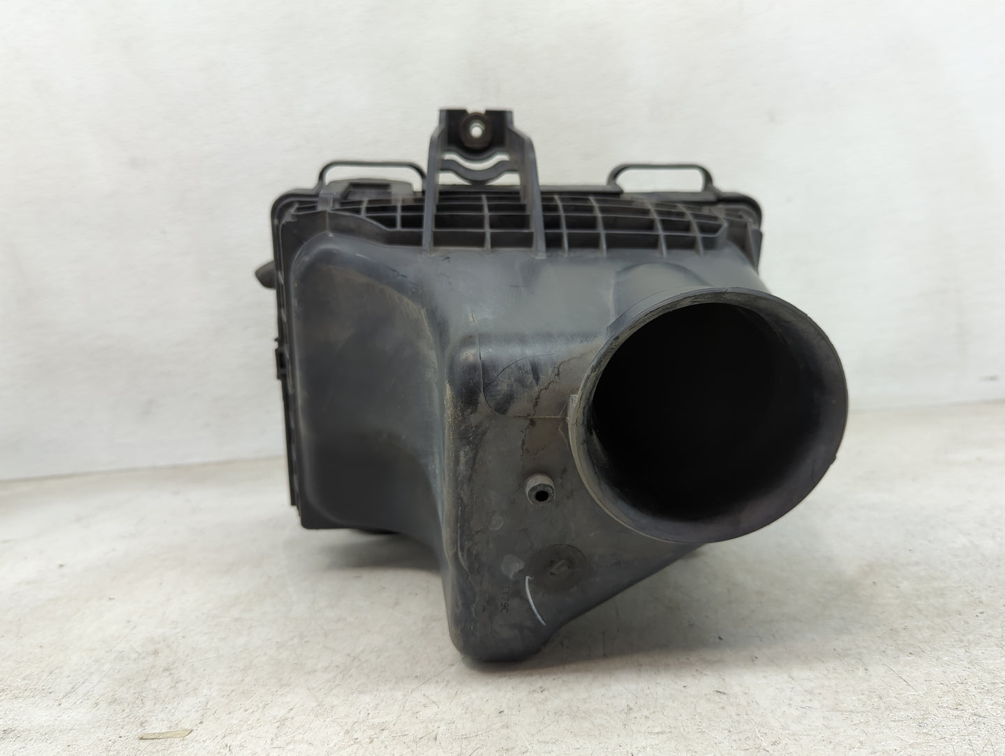 2005-2010 Chrysler 300 Air Cleaner Intake-duct Hose Tube - Oemusedautoparts1.com