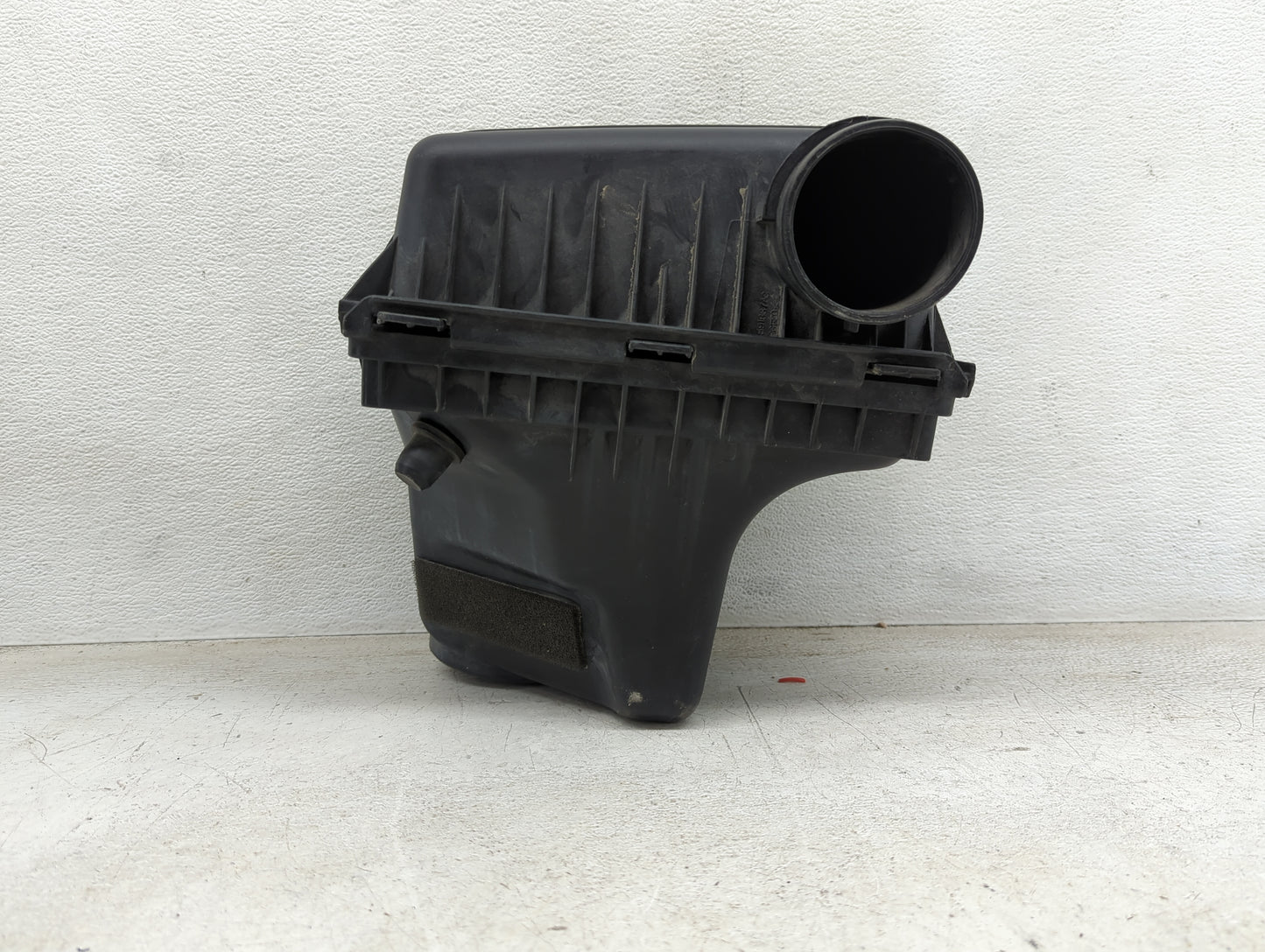 2005-2010 Chrysler 300 Air Cleaner Intake-duct Hose Tube 1411365 - Oemusedautoparts1.com
