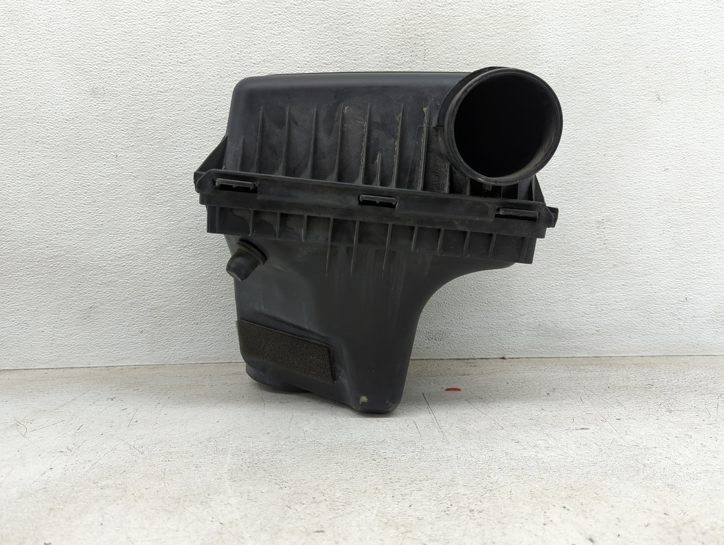 2005-2010 Chrysler 300 Air Cleaner Intake-duct Hose Tube - Oemusedautoparts1.com