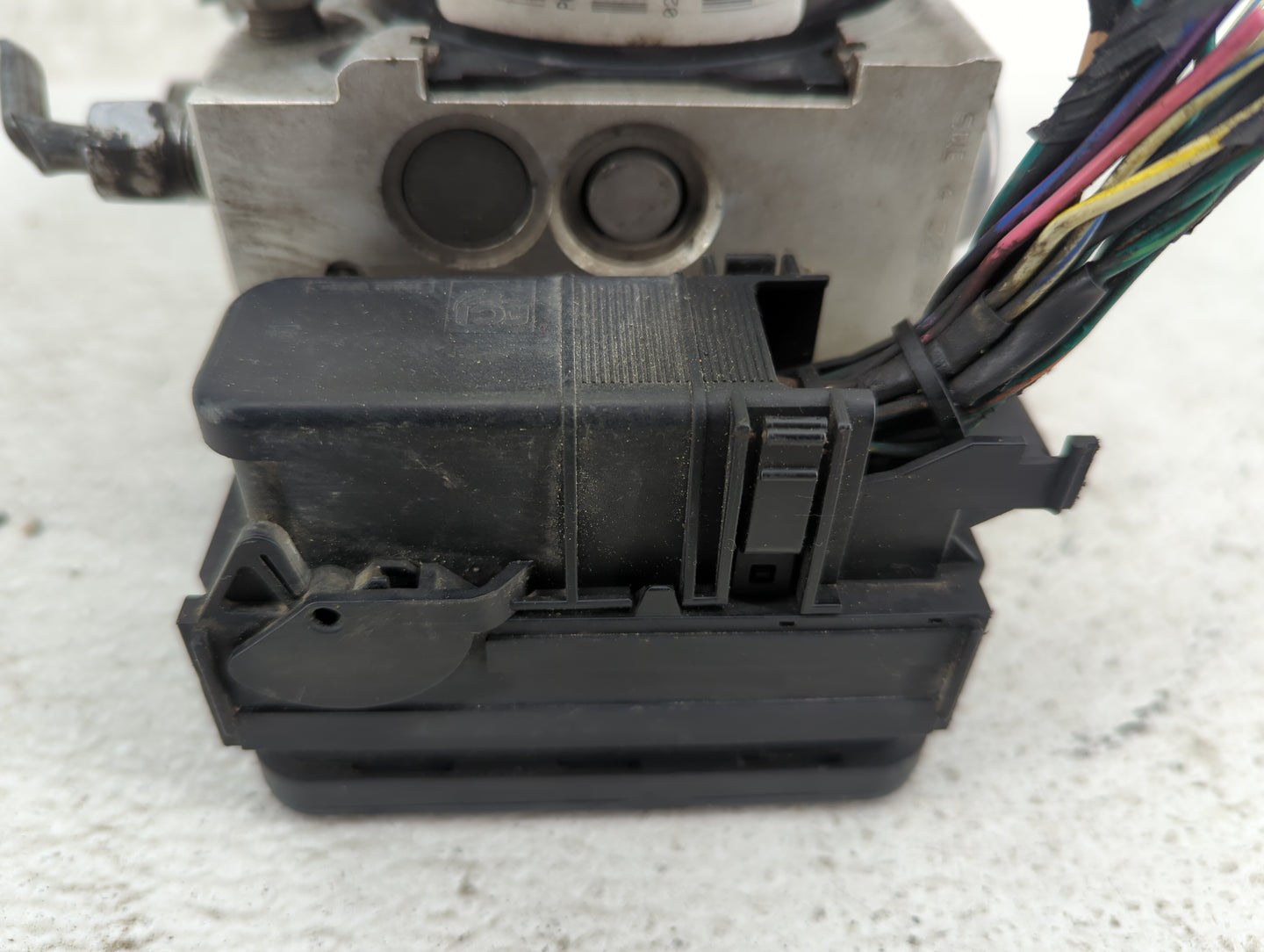 2009-2010 Chrysler 300 ABS Pump Control Module Replacement P/N:P04779700AC Fits Fits 2008 2009 2010 OEM Used Auto Parts - Oe