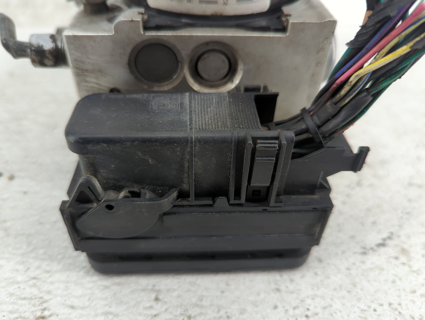 2009-2010 Chrysler 300 ABS Pump Control Module Replacement P/N:P04779700AC Fits Fits 2008 2009 2010 OEM Used Auto Parts - Oe