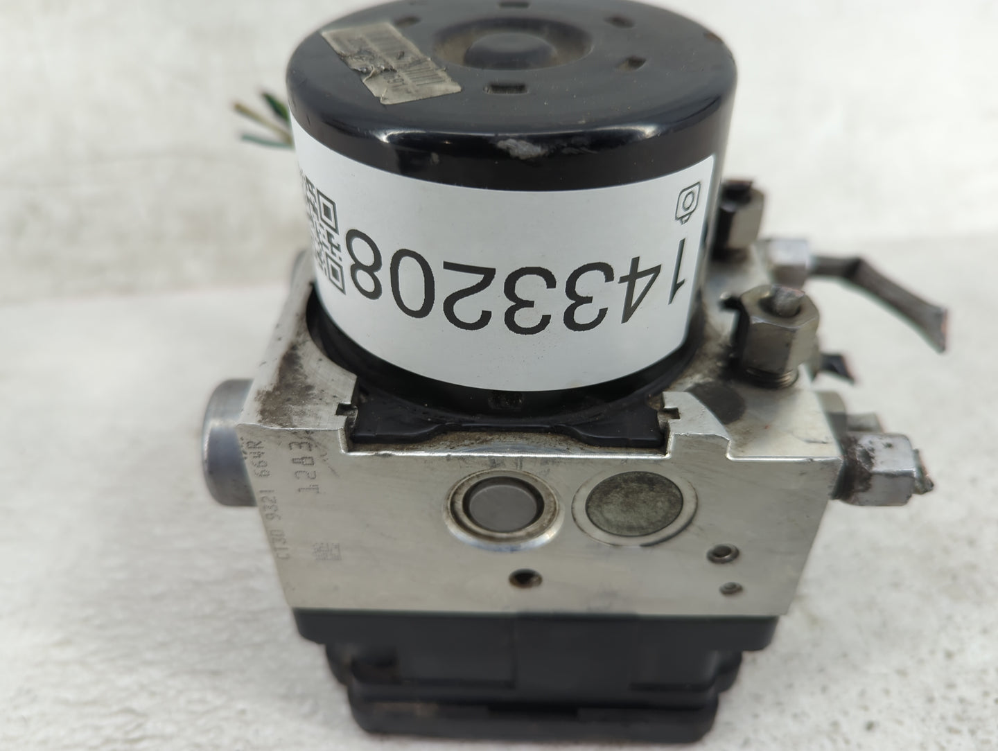2009-2010 Chrysler 300 ABS Pump Control Module Replacement P/N:P04779700AC Fits Fits 2008 2009 2010 OEM Used Auto Parts - Oe