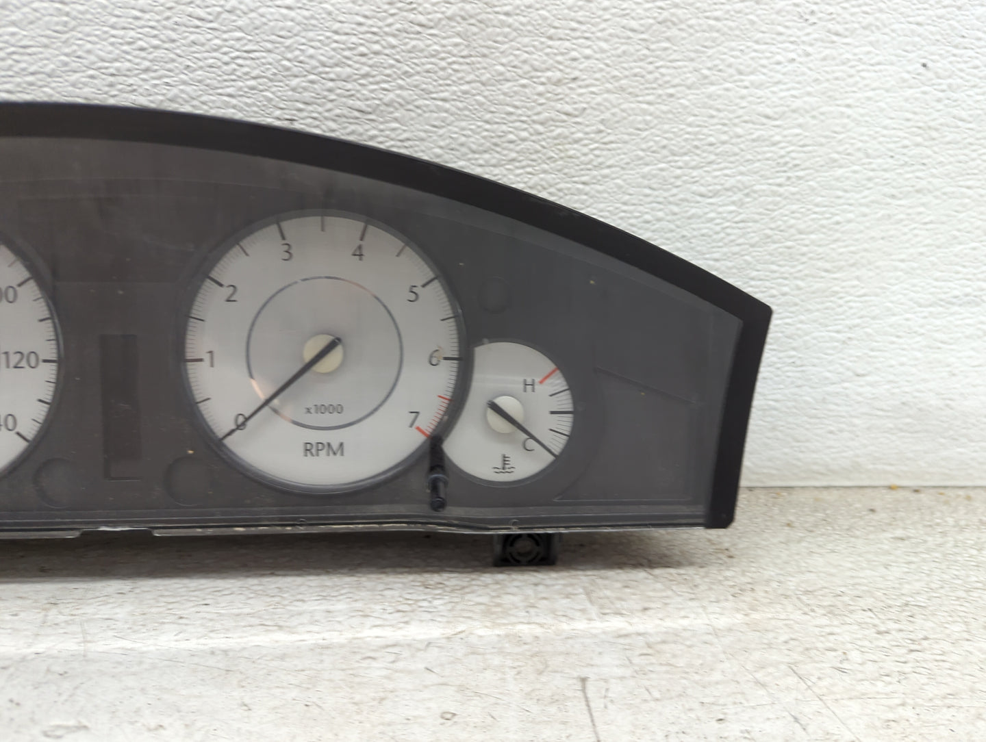 2009-2009 Chrysler 300 Speedometer Instrument Cluster Gauges P05172880ag - Oemusedautoparts1.com