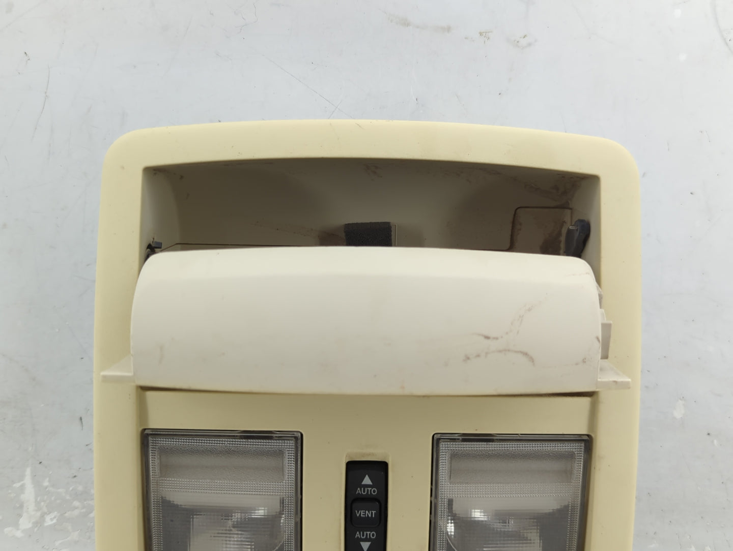 2009 Chrysler 300 Overhead Roof Console - Oemusedautoparts1.com