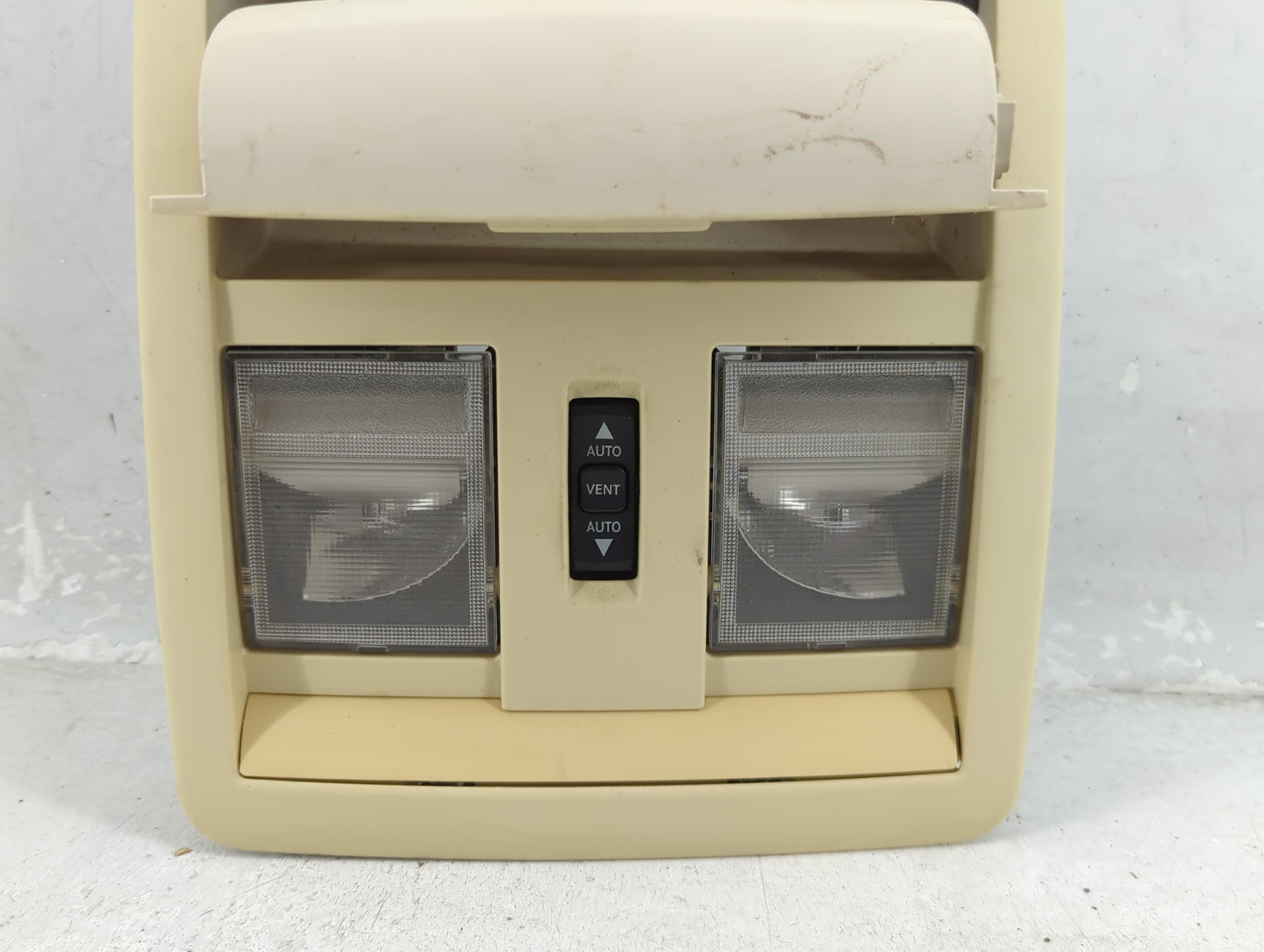 2009 Chrysler 300 Overhead Roof Console - Oemusedautoparts1.com
