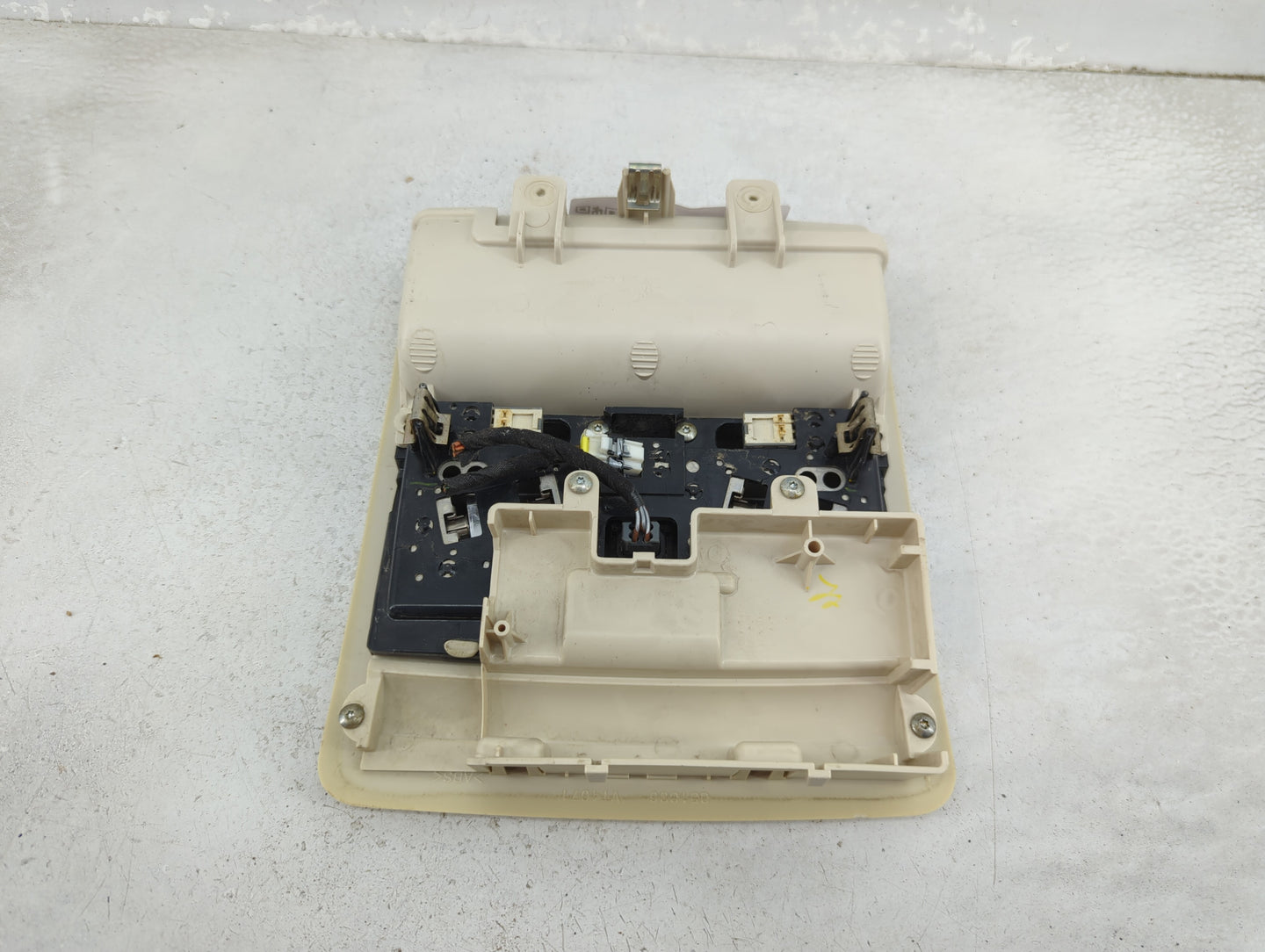 2009 Chrysler 300 Overhead Roof Console - Oemusedautoparts1.com