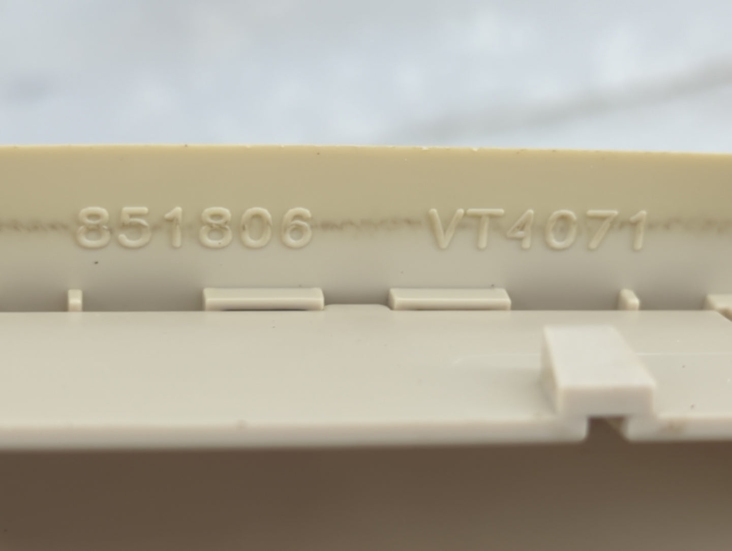 2009 Chrysler 300 Overhead Roof Console - Oemusedautoparts1.com
