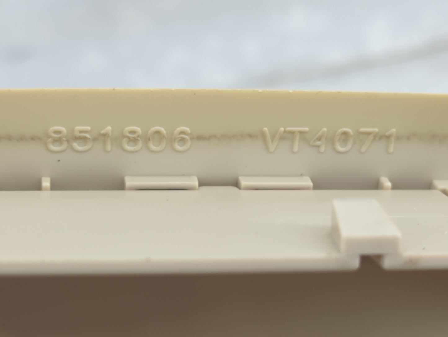 2009 Chrysler 300 Overhead Roof Console - Oemusedautoparts1.com