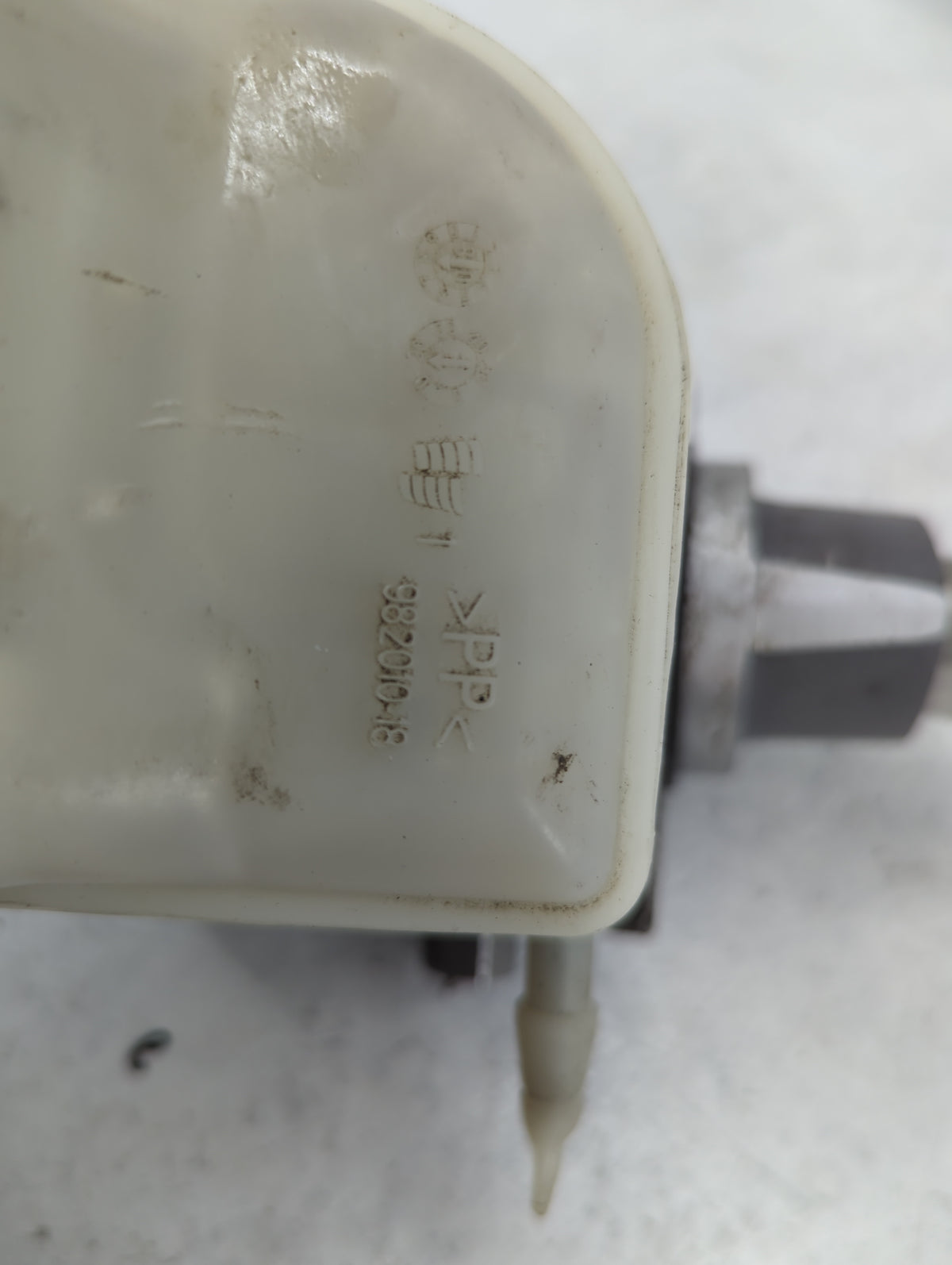 2009-2022 Chrysler 300 Brake Master Cylinder 1498861 - Oemusedautoparts1.com