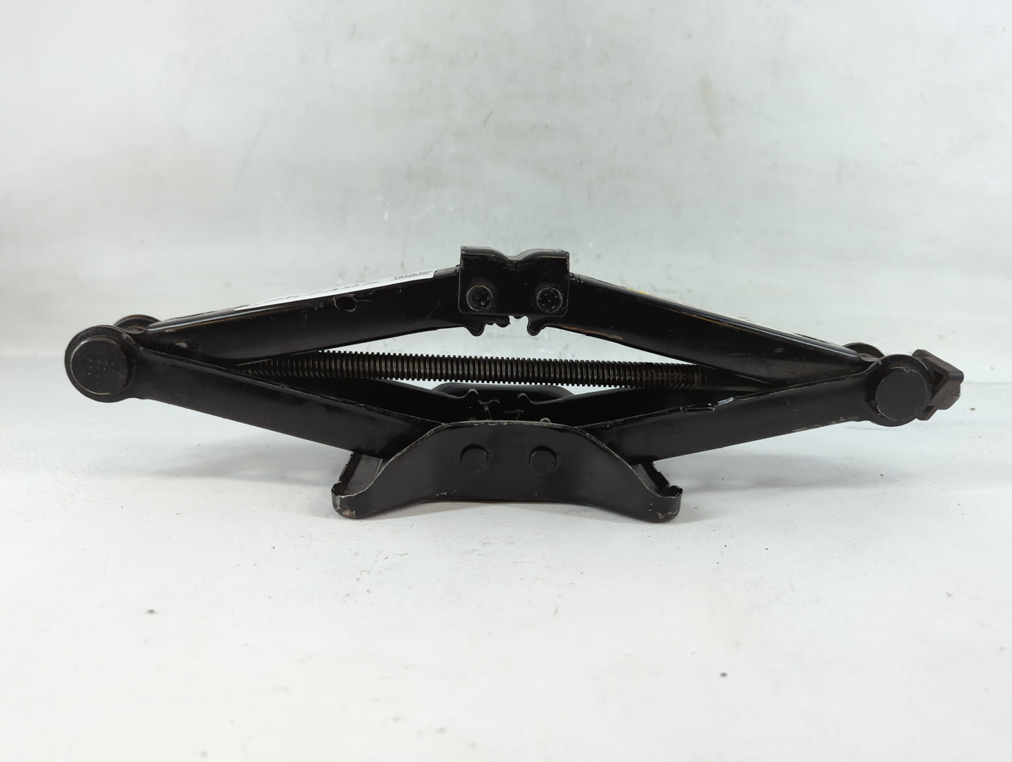 2009 Chrysler 300 Spare Scissor Car Jack - Oemusedautoparts1.com