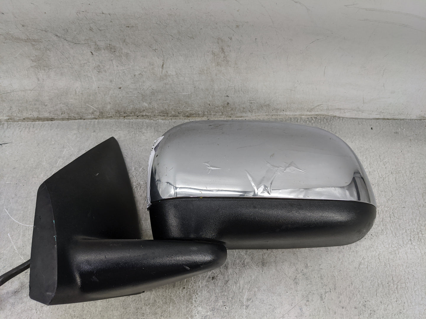 2007-2009 Chrysler Aspen Driver Side View Mirror - Left Door Mirror OEM Used - Oemusedautoparts1.com