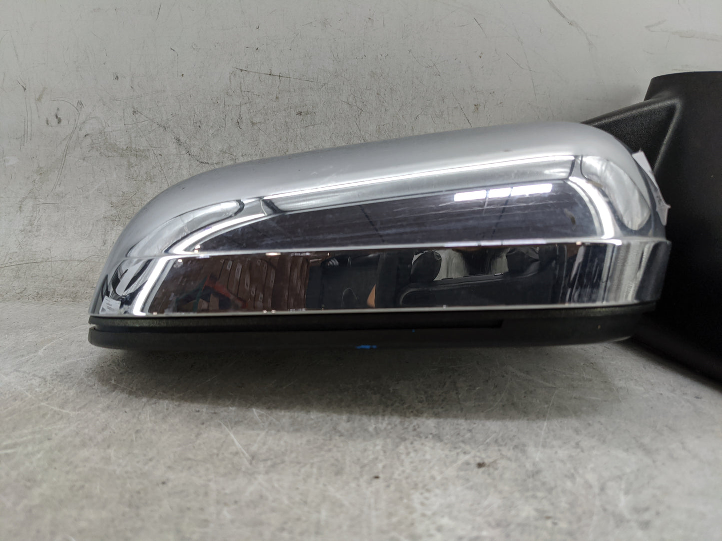 2007-2009 Chrysler Aspen Driver Side View Mirror - Left Door Mirror OEM Used - Oemusedautoparts1.com