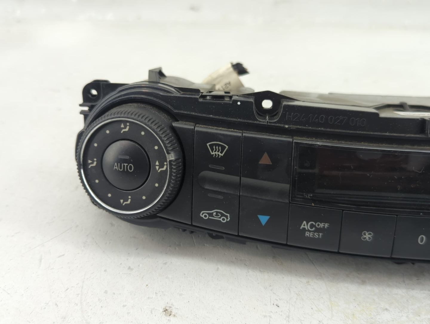 2009 Chrysler E Class Climate Control Module Temperature AC/Heater Replacement P/N:2118203615 Fits OEM Used Auto Parts - Oem
