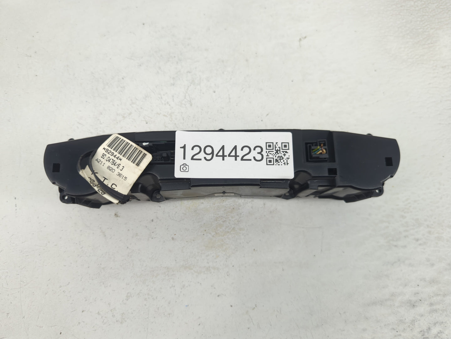 2009 Chrysler E Class Climate Control Module Temperature AC/Heater Replacement P/N:2118203615 Fits OEM Used Auto Parts - Oem