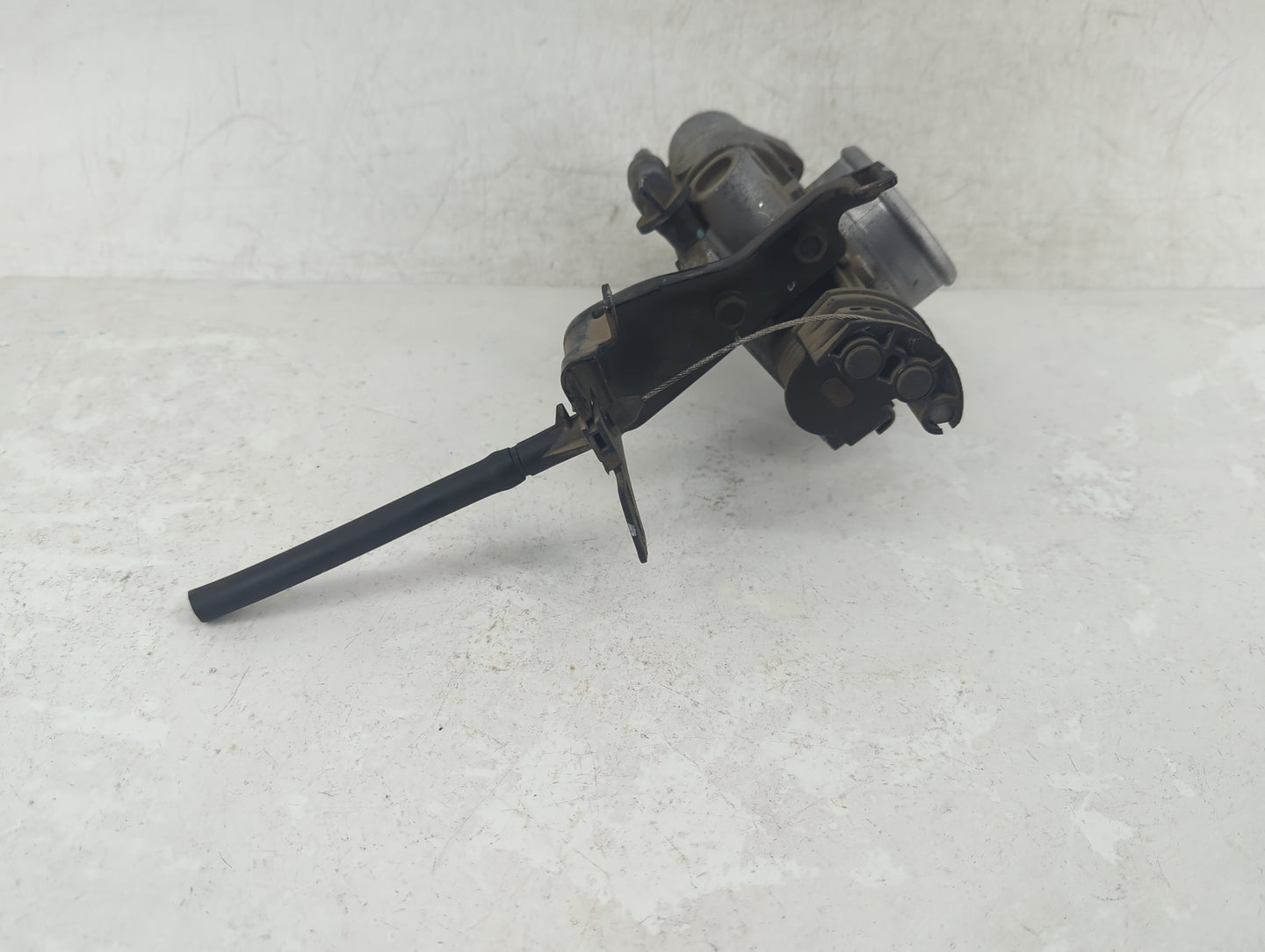 2004-2010 Chrysler Pt Cruiser Throttle Body P/N:04891440AB Fits Fits 2004 2005 2006 2007 2008 2009 2010 OEM Used Auto Parts 