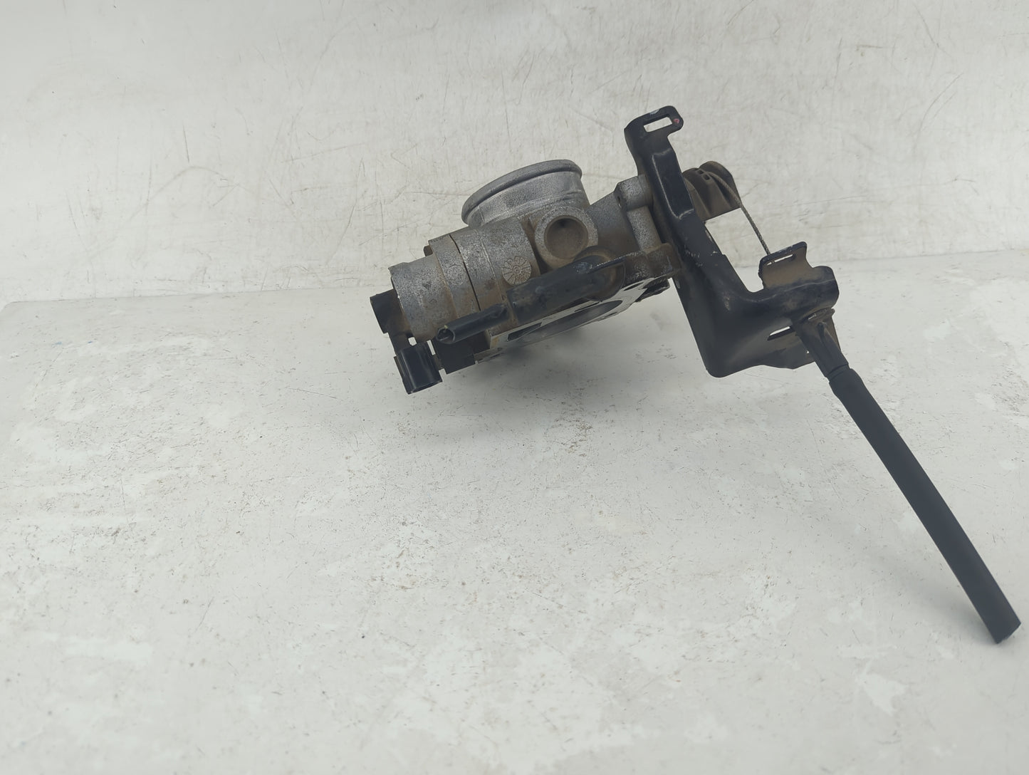 2004-2010 Chrysler Pt Cruiser Throttle Body P/N:04891440AB Fits Fits 2004 2005 2006 2007 2008 2009 2010 OEM Used Auto Parts 