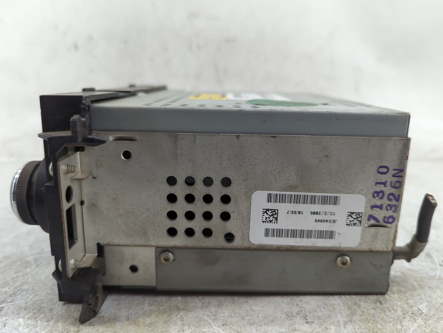 2006-2010 Chrysler Pt Cruiser Radio AM FM Cd Player Receiver Replacement P/N:P05064171AI Fits OEM Used Auto Parts - Oemuseda