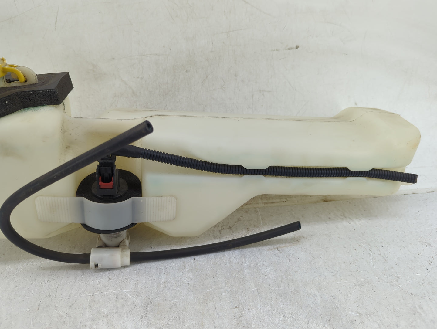 2009 Chrysler Pt Cruiser Radiator Coolant Overflow Expansion Tank Bottle - Oemusedautoparts1.com