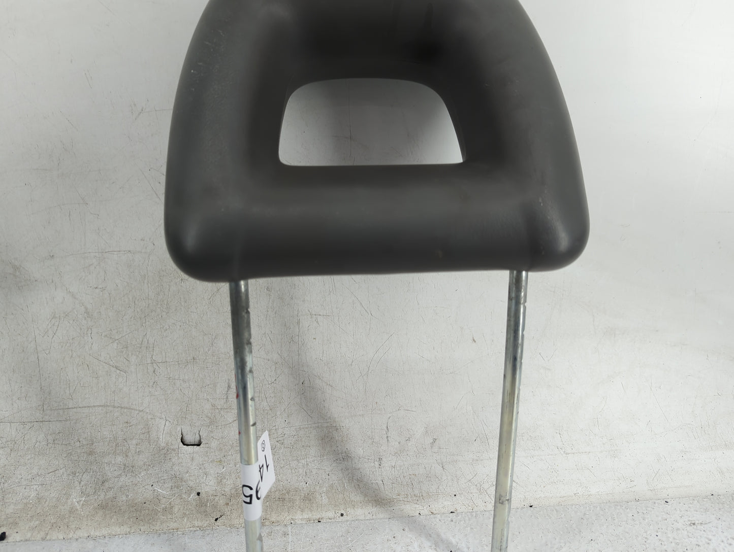 2007-2010 Chrysler Pt Cruiser Headrest Head Rest Front Driver Seat Black - Oemusedautoparts1.com