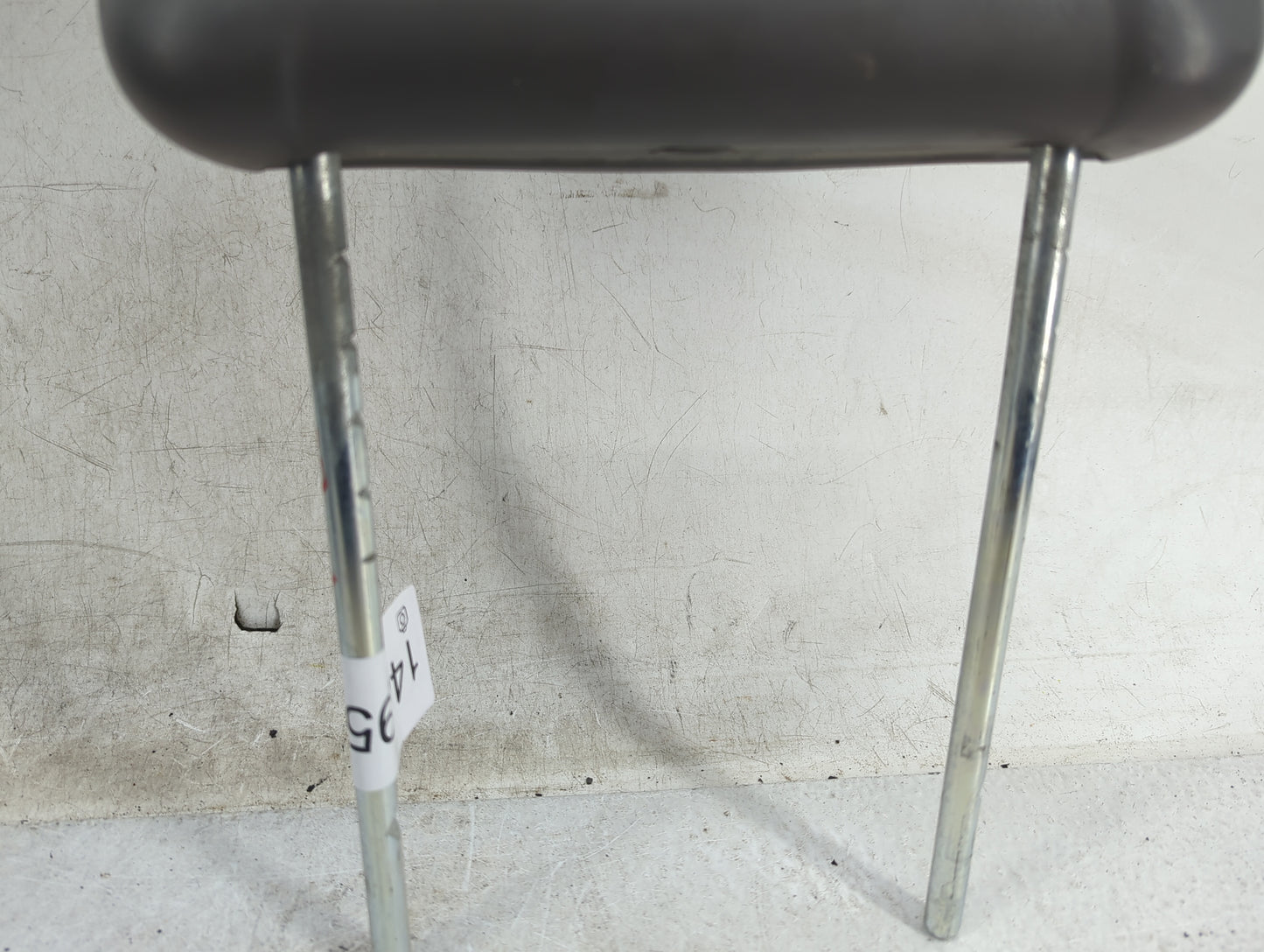 2007-2010 Chrysler Pt Cruiser Headrest Head Rest Front Driver Seat Black - Oemusedautoparts1.com