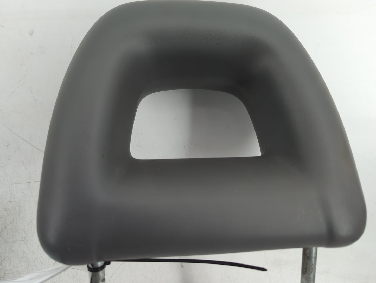 2007-2010 Chrysler Pt Cruiser Headrest Head Rest Front Driver Seat Black - Oemusedautoparts1.com