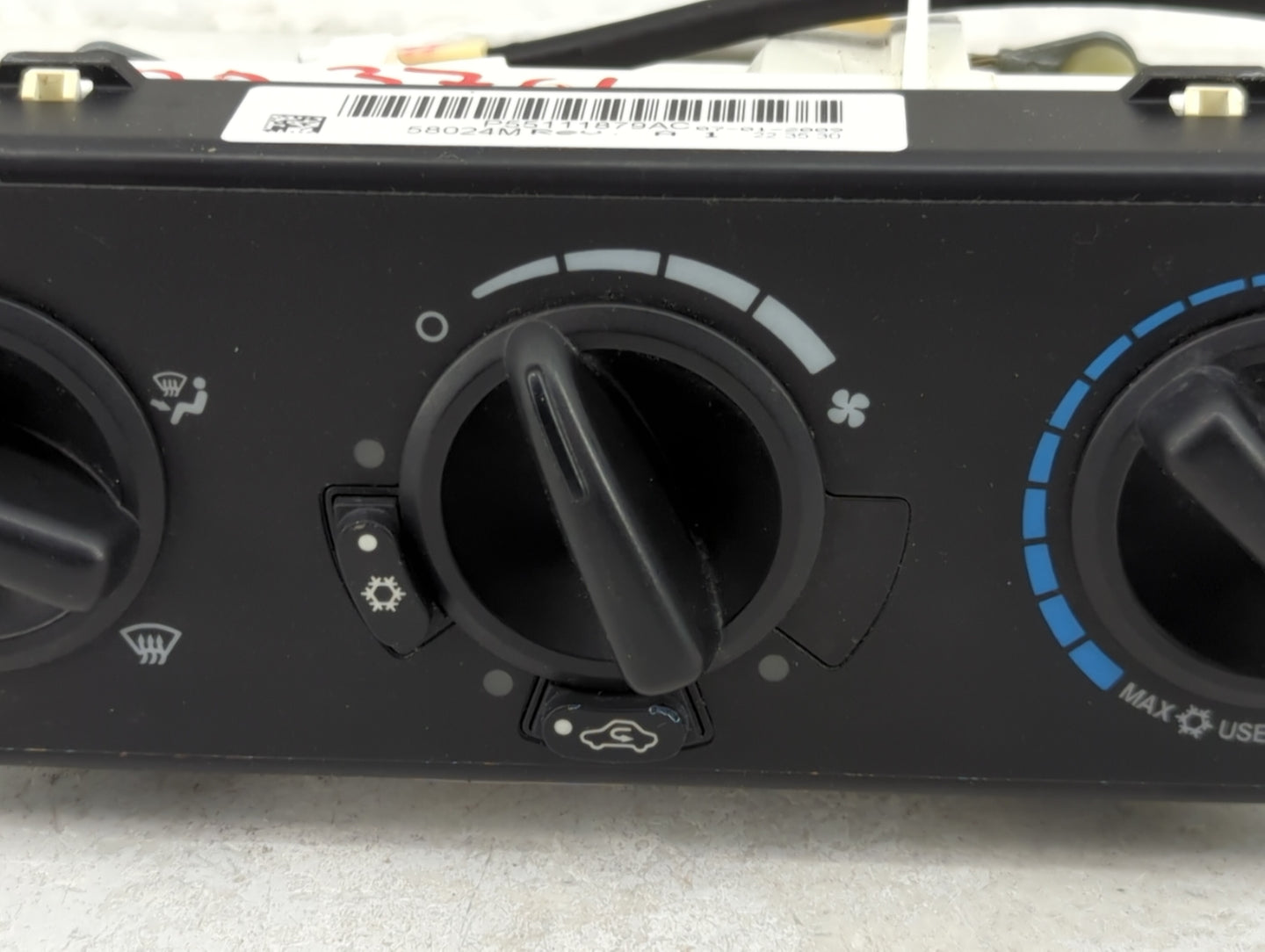 2006-2010 Chrysler Pt Cruiser Climate Control Module Temperature AC/Heater Replacement P/N:P55111879AC Fits OEM Used Auto Pa