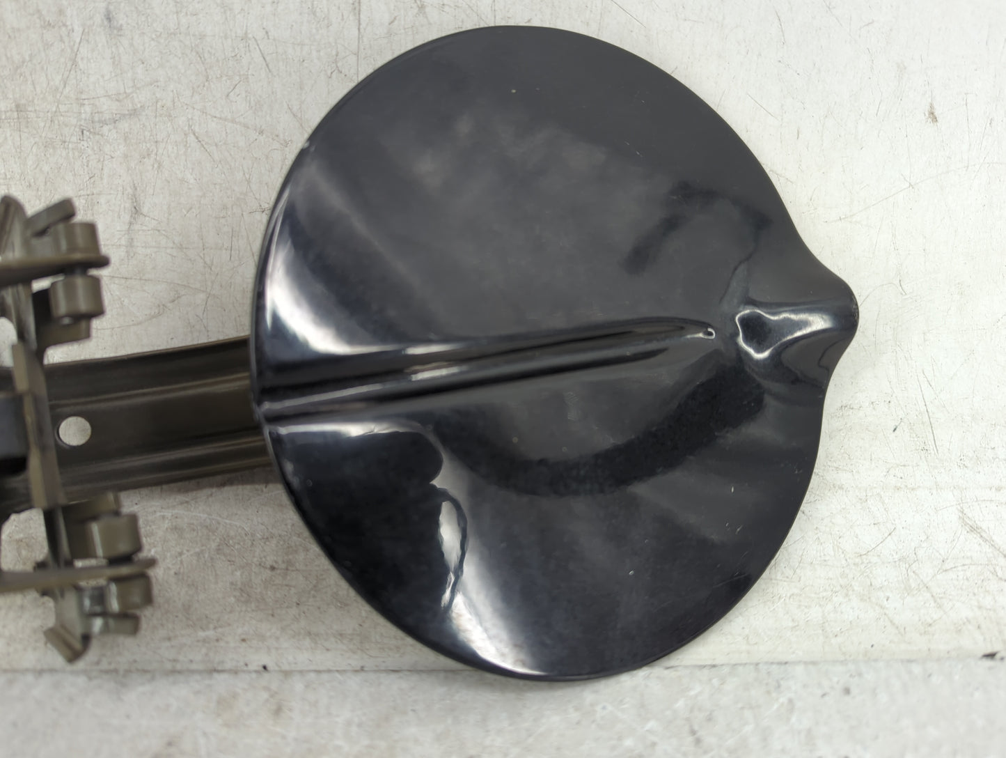 2009 Chrysler Pt Cruiser Fuel Tank Door Lid Gas Tank Black - Oemusedautoparts1.com