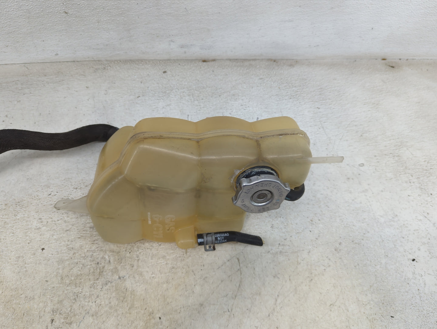 2007 Chrysler Sebring Radiator Coolant Overflow Expansion Tank Bottle 1460092 - Oemusedautoparts1.com