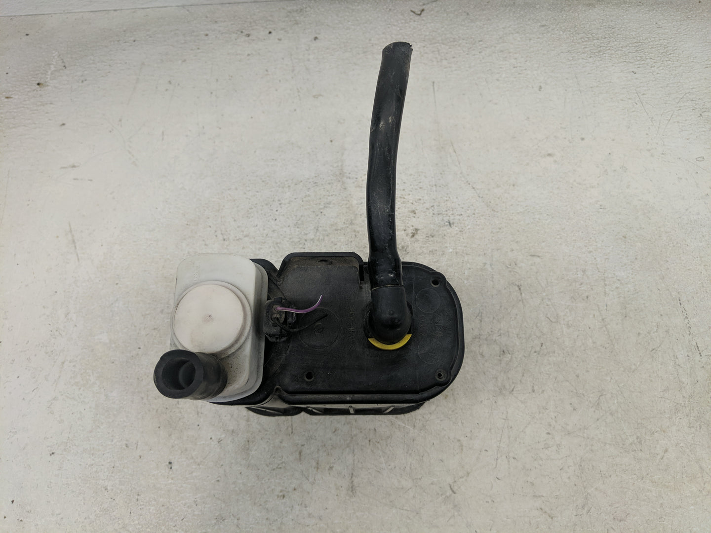 2009 Chrysler Sebring Fuel Vapor Charcoal Canister 1461913 - Oemusedautoparts1.com