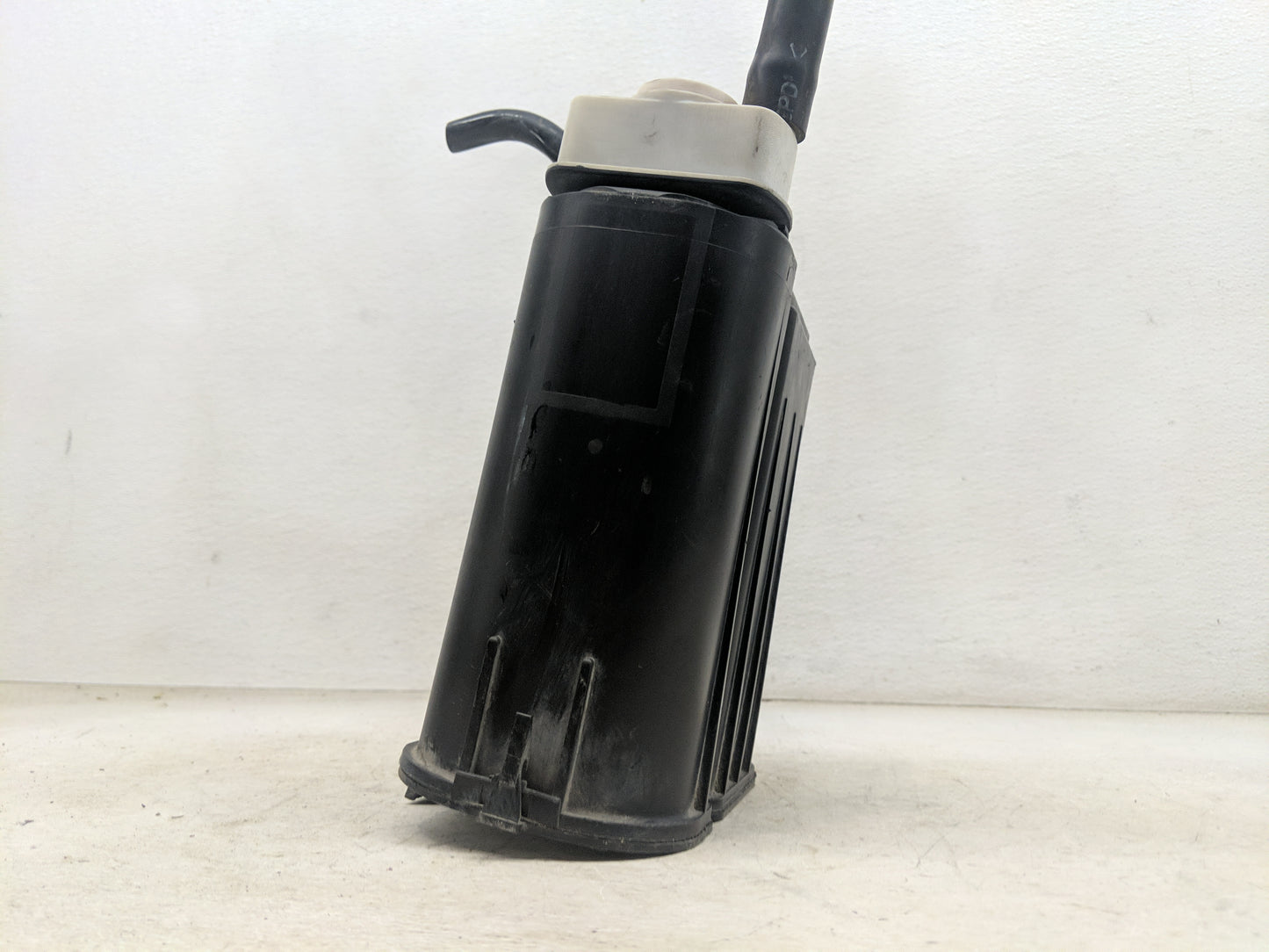 2009 Chrysler Sebring Fuel Vapor Charcoal Canister 1461913 - Oemusedautoparts1.com