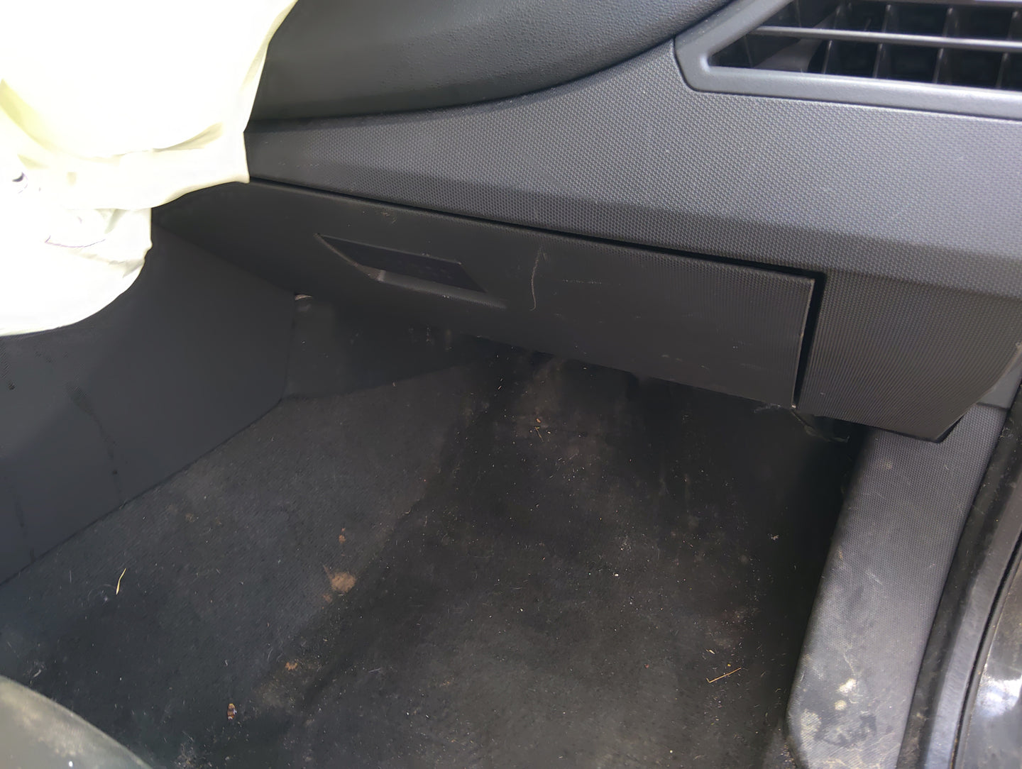 2009 Chrysler Sebring Passenger Glove Box Door Storage Compartment 5031285 - Oemusedautoparts1.com