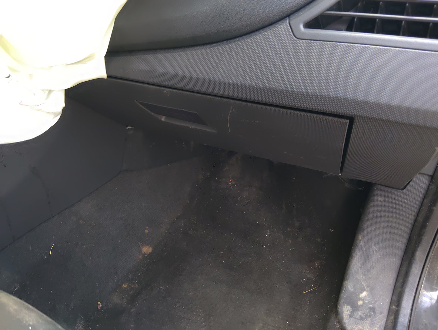 2009 Chrysler Sebring Passenger Glove Box Door Storage Compartment 5031285 - Oemusedautoparts1.com