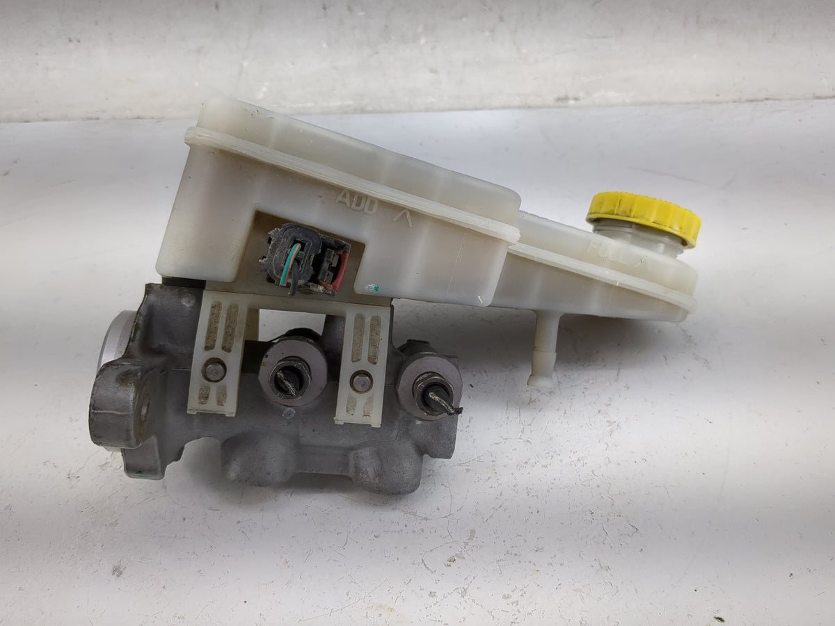 2007-2009 Chrysler Sebring Brake Master Cylinder 5031343 - Oemusedautoparts1.com