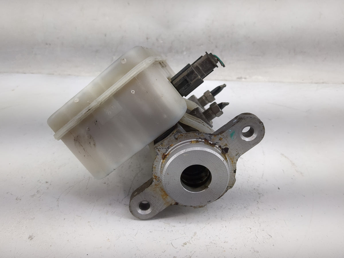 2007-2009 Chrysler Sebring Brake Master Cylinder 5031343 - Oemusedautoparts1.com