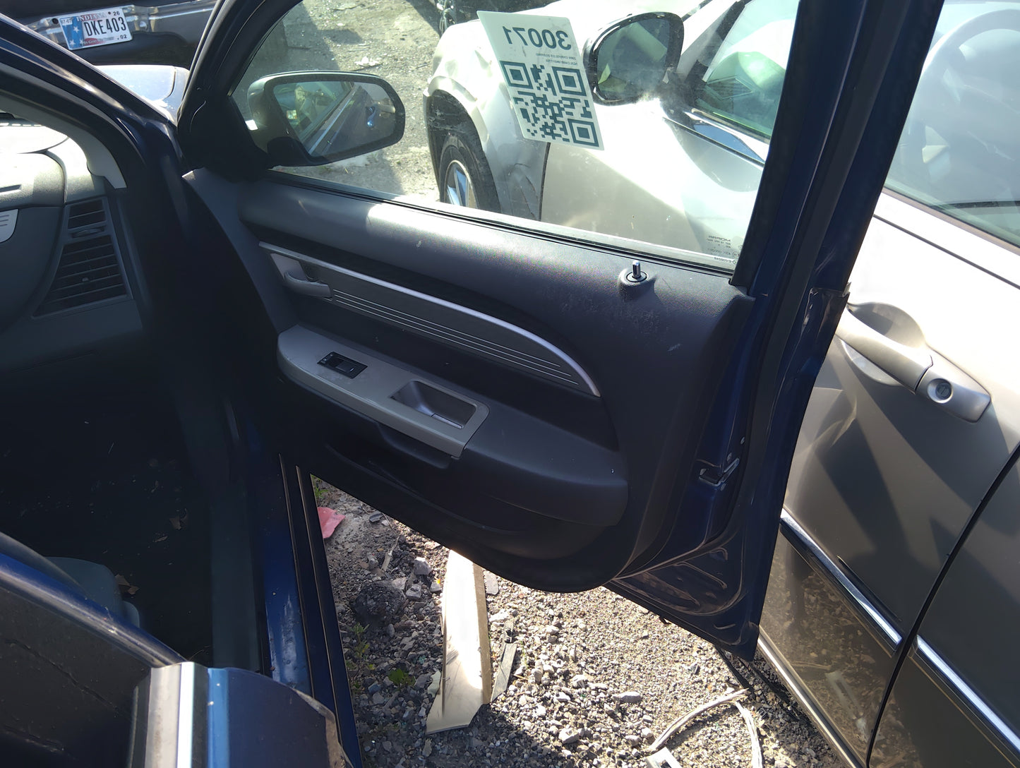 2009 Chrysler Sebring Front Right Passenger Interior Door Panel Trim 5036191 - Oemusedautoparts1.com