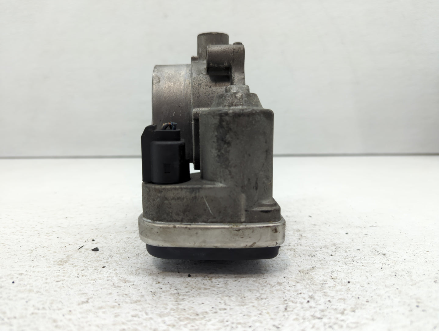 2007-2010 Chrysler Sebring Throttle Body P/N:04861691A A2053099253 Fits Fits 2006 2007 2008 2009 2010 2011 OEM Used Auto Par