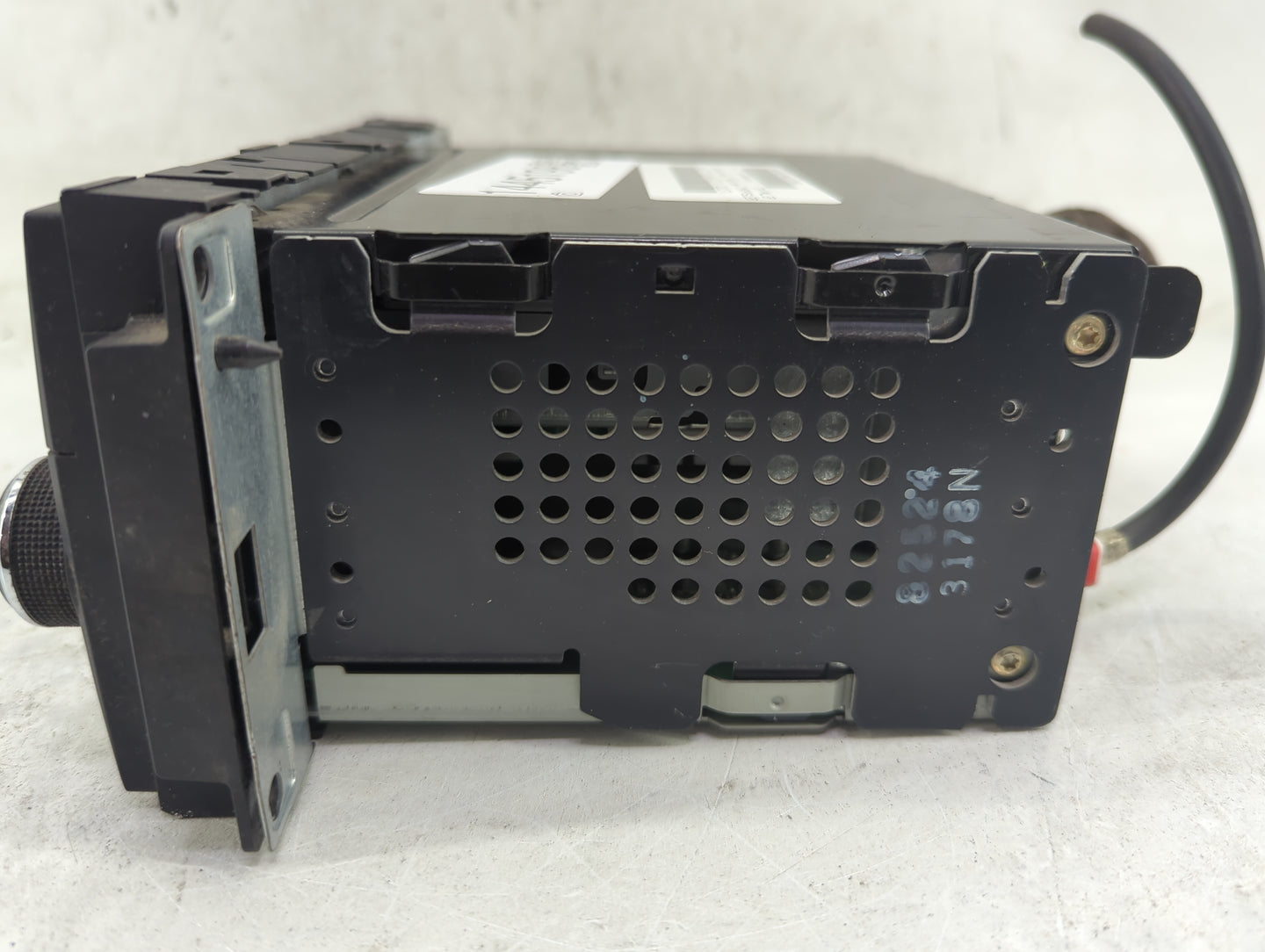2009 Chrysler Town and Country Radio AM FM Cd Player Receiver Replacement P/N:P68021157AD Fits Fits 2008 2010 2011 OEM Used 