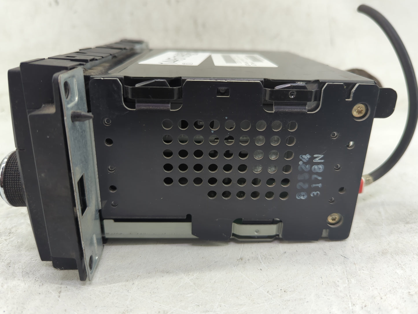 2009 Chrysler Town and Country Radio AM FM Cd Player Receiver Replacement P/N:P68021157AD Fits Fits 2008 2010 2011 OEM Used 