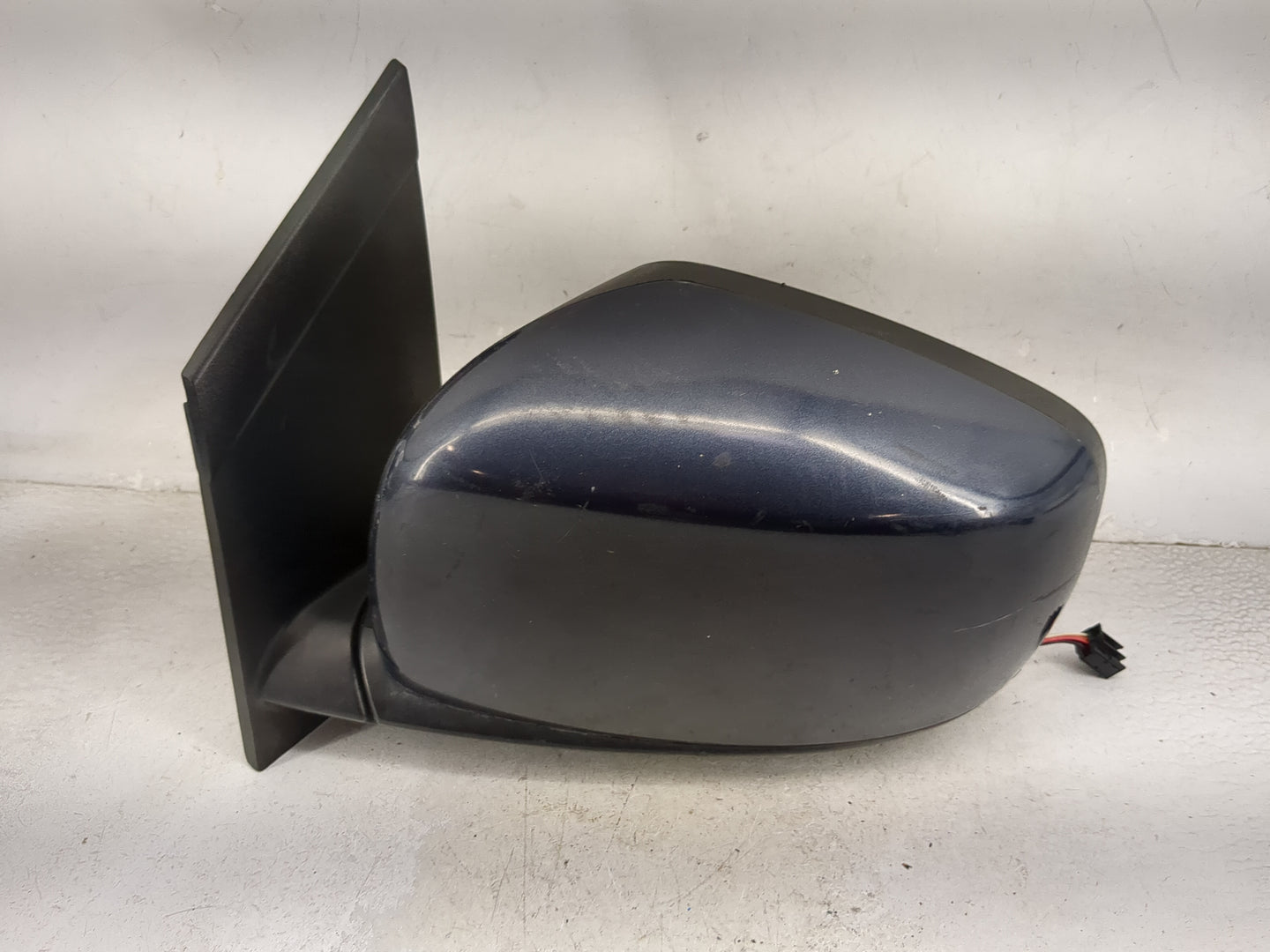 2009 Chrysler Town and Country Driver Side View Mirror - Left Door Mirror OEM Used - Oemusedautoparts1.com