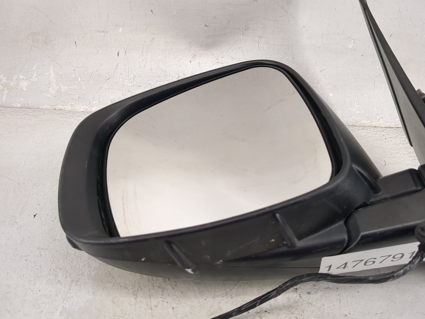 2009 Chrysler Town and Country Driver Side View Mirror - Left Door Mirror OEM Used - Oemusedautoparts1.com