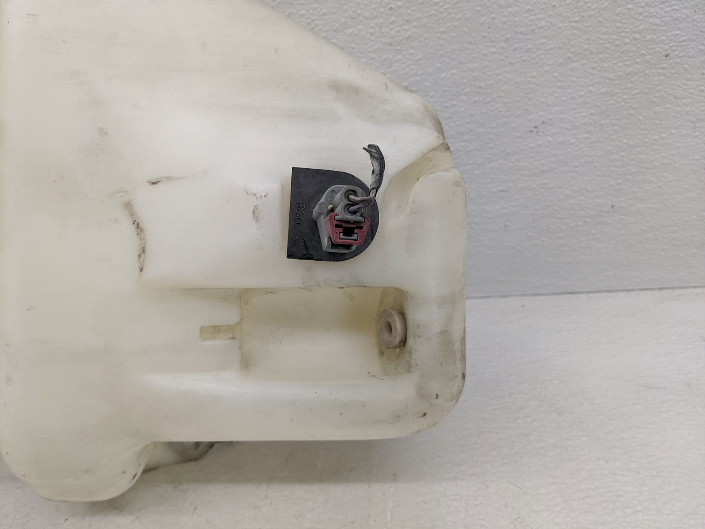 2008 Town & Country Windshield Washer Fluid Reservoir Bottle Oem - Oemusedautoparts1.com