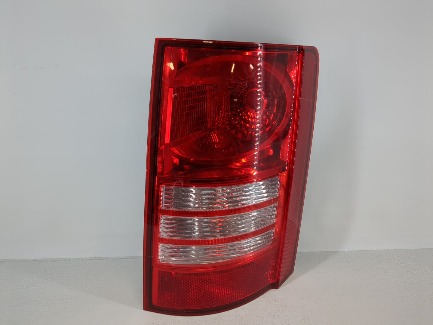 2008-2010 Chrysler Town & Country Tail Light Assembly Passenger Right OEM P/N:05113200AB Fits Fits 2008 2009 2010 OEM Used A