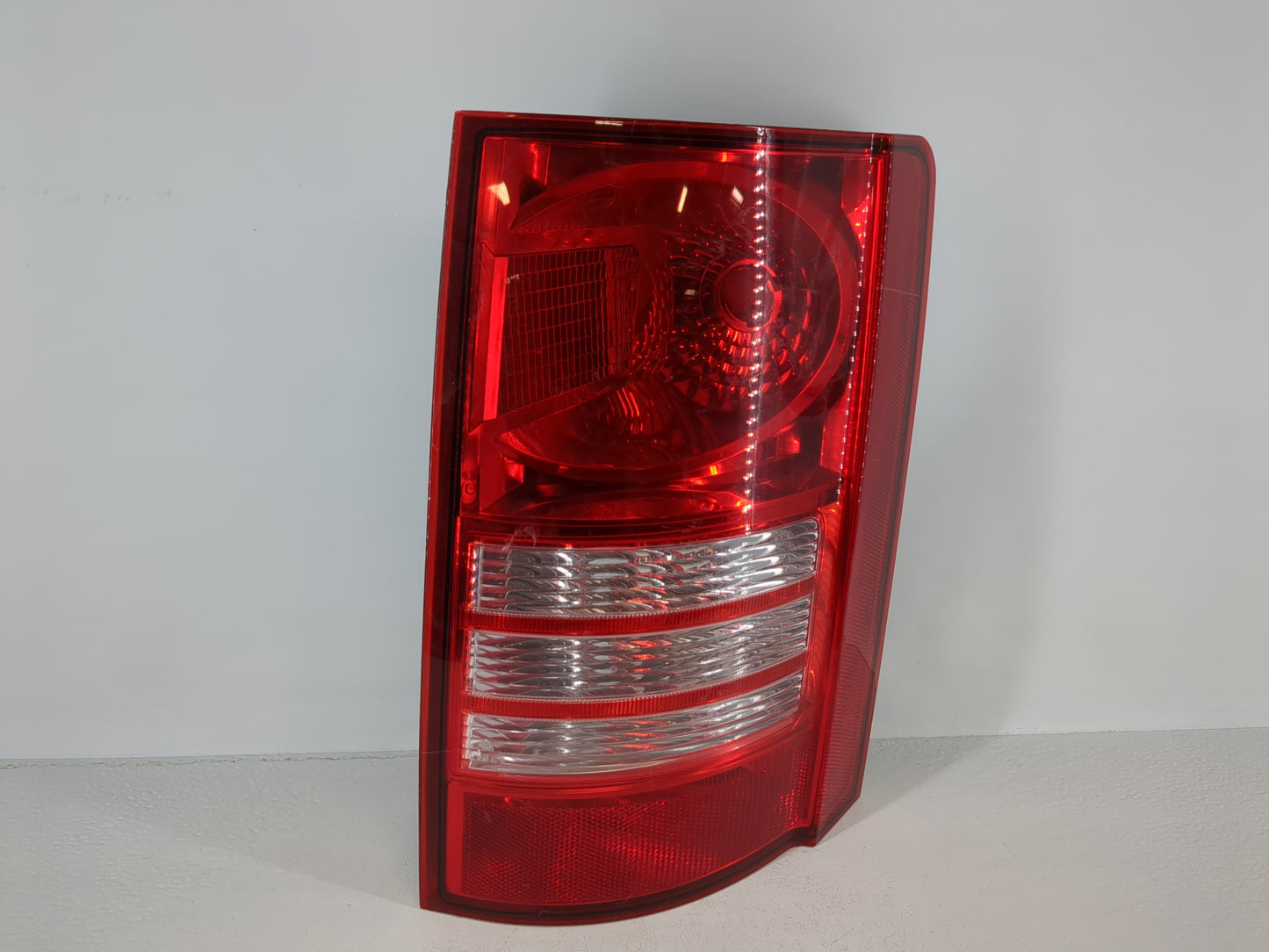 2008-2010 Chrysler Town & Country Tail Light Assembly Passenger Right OEM P/N:05113200AB Fits Fits 2008 2009 2010 OEM Used A